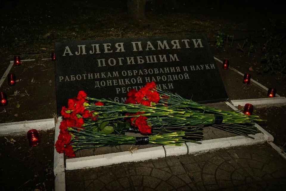В Донецке провели акцию в память о погибших учителях Донбасса. Фото: МГЕР ДНР