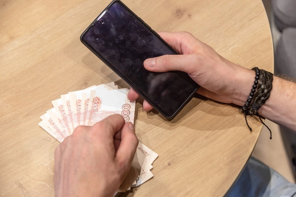 Жительнице Сосновоборска вернули 380 тысяч со счетов дроппера