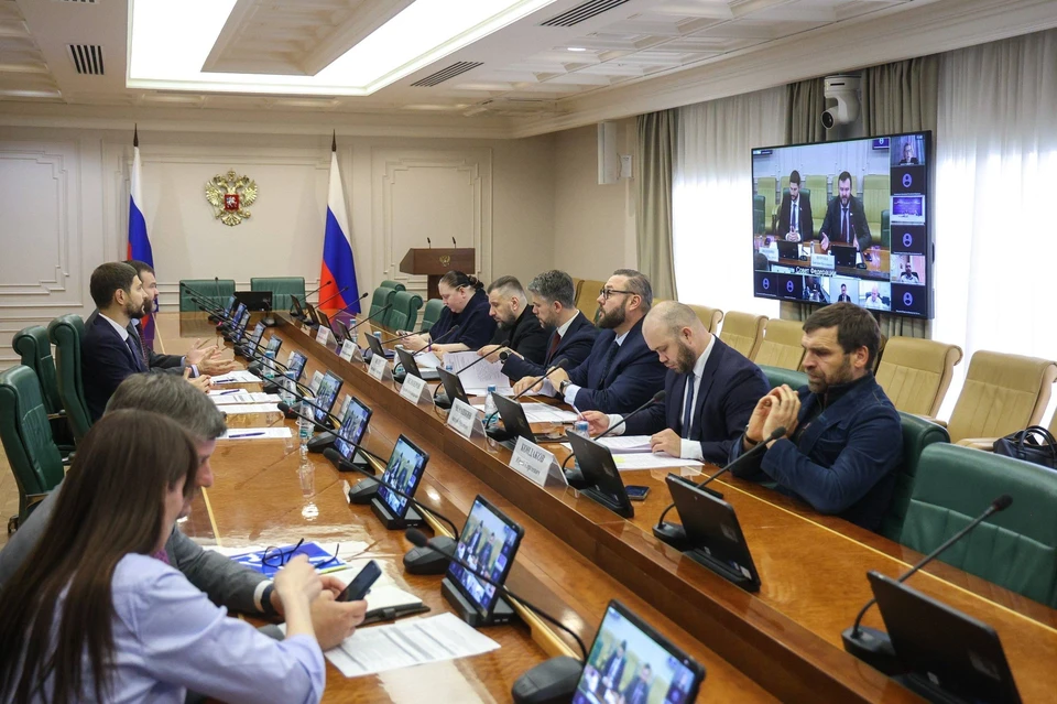 В Совете Федерации прошло совещание, посвященное привлечению государственных и частных инвестиций в экономику ДНР и ЛНР, а также Запорожской и Херсонской областей. Фото: ТГ/Волошин
