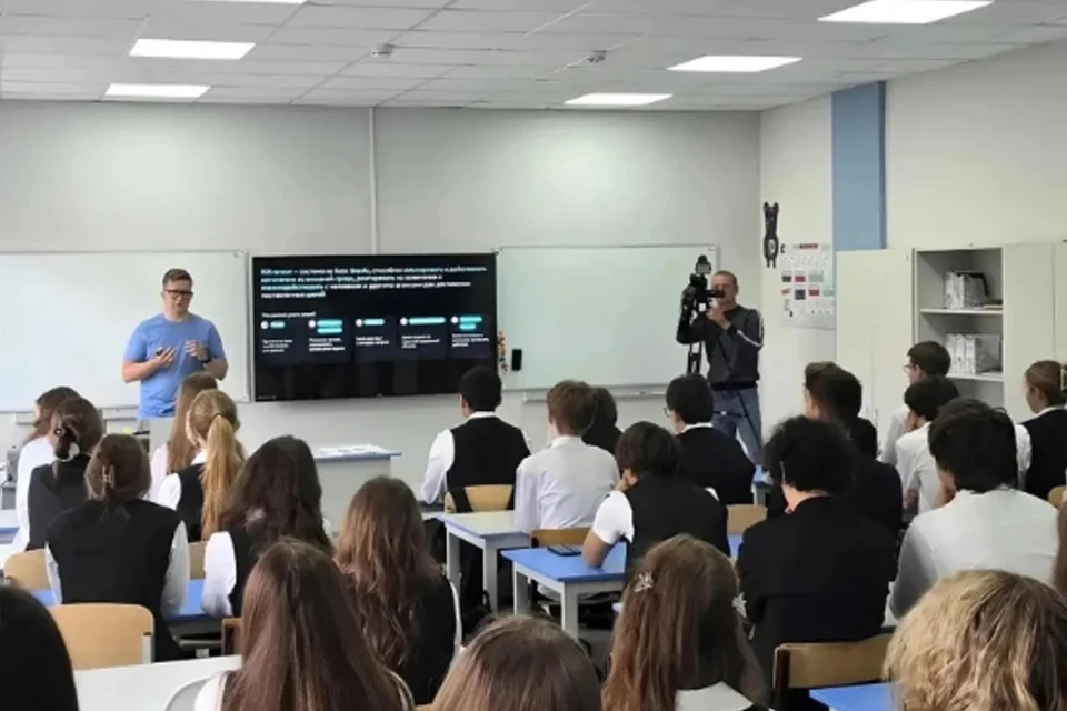 Школьники узнали, как искусственный интеллект помогает ускорять моделирование