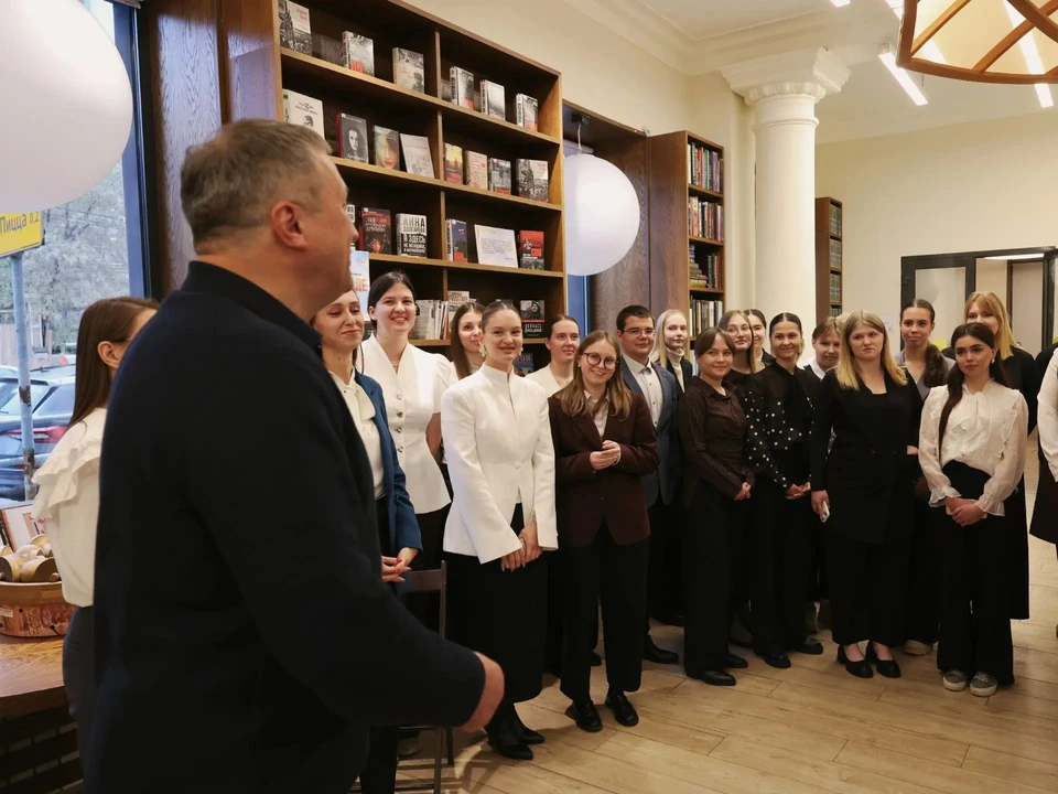 Глава города поручил сформировать сообщество молодых педагогов. Фото: канал Ивана Носкова в МАКС