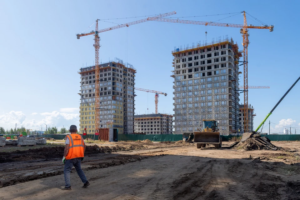 Жилья вводится меньше, а стоит оно дороже, поэтому люди не готовы вкладывать деньги в первый же яркий проект.