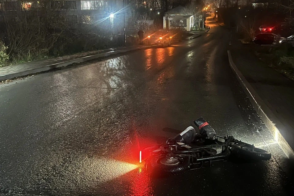 Велосипедист в момент ДТП поворачивал с основной дороги во двор дома. Фото: УМВД России по Томской области