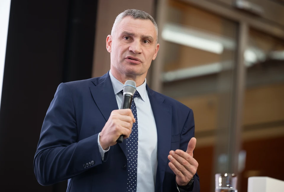 Сам Кличко назвал обвинения в срыве подготовки к зиме безосновательными. Он заявил, что против столичных властей ведется кампания, направленная на подрыв местного самоуправления. Фото:Sebastian Christoph Gollnow/dpa/Global Look Pres
