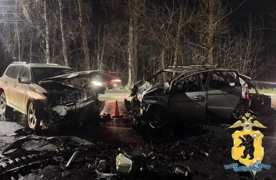 Маленького мальчика и двух мужчин увезли в больницы после аварии в Ярославле.