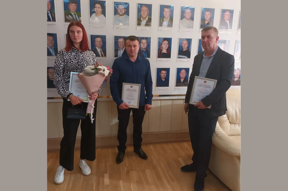 Александр Стафоркин, Александр Серебряков и Анастасия Диткина из «Вакинского агро» – уже на Доске Почета минсельхоза Рязанской области.