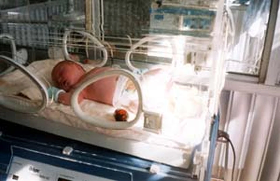 Младенцы тихо чахли в инкубаторах, как растения, а врачи не могли их спасти.