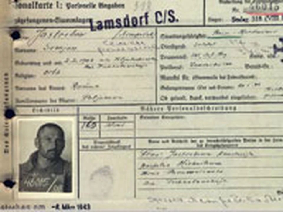 Это учетная карточка военнопленного. Таким Семен Ястребов попал в 1942 году в руки фашистов. Это единственная карточка, которая сохранилась в семье Ястребовых.