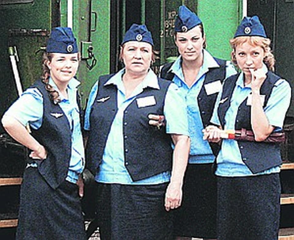 Нина Русланова (вторая слева) в компании коллег-«проводниц» объехала полстраны.