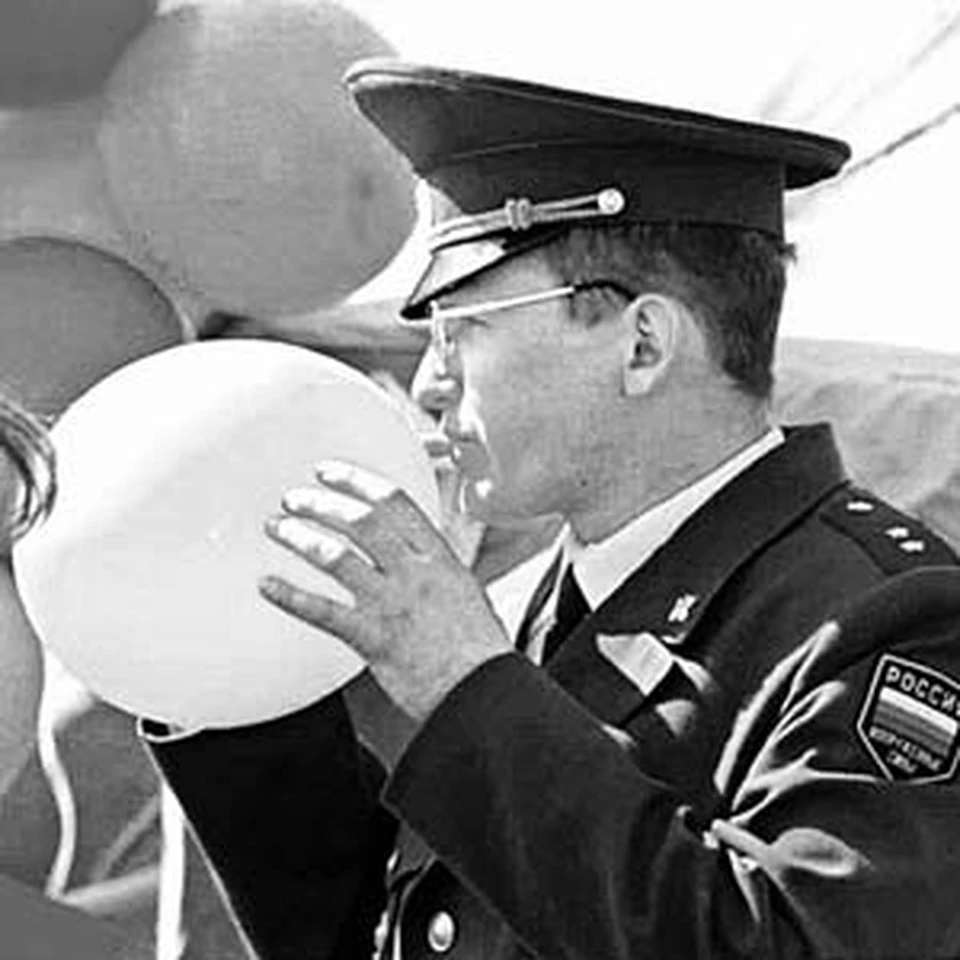 Военные редко надувают праздничные шарики. Но военных «надувают» часто...