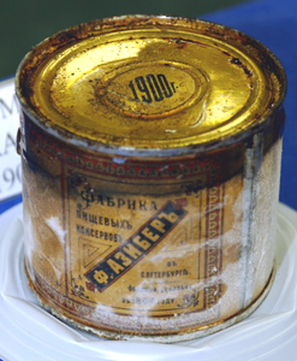 Банка супа с мясом и кашей производства 1900 года на первом в России консервном заводе. Была найден экспедицией в 1973 году.