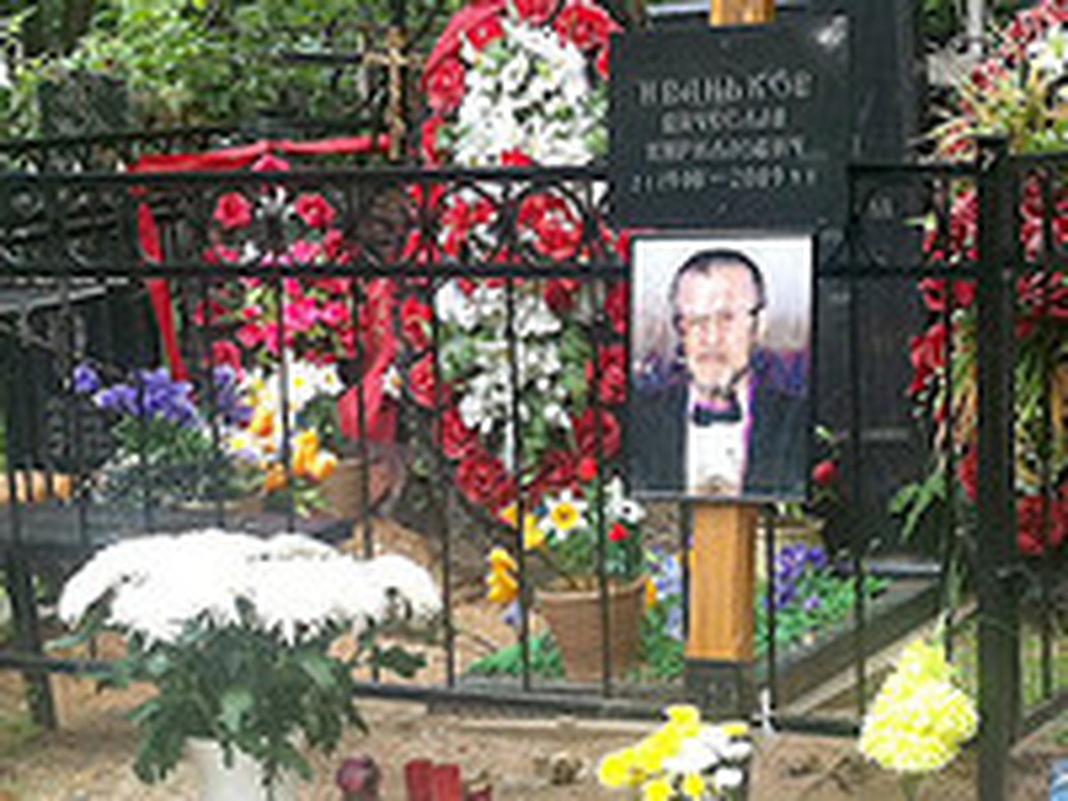 Япончик похоронен. Ваганьковское кладбище Иваньков. Могила Япончика на Ваганьковском кладбище. Япончик могила на Ваганьковском.
