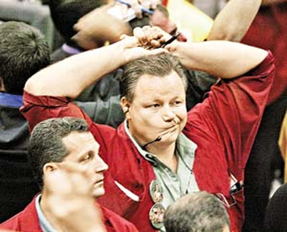 - А может, в Лондон махнем, за русскими деньгами?
