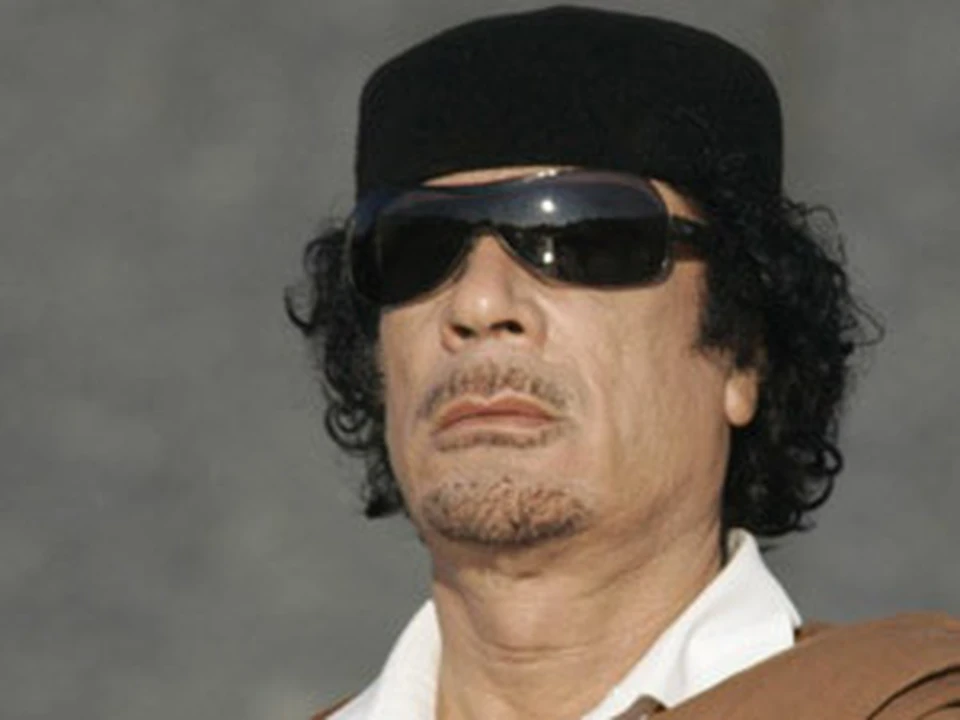 Каддафи скрывается от повстанцев в навороченном «Мерседесе»