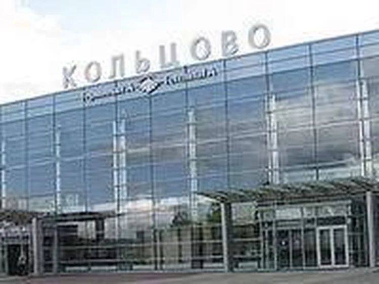 В аэропорту Кольцово совершил аварийную посадку Boeing-737