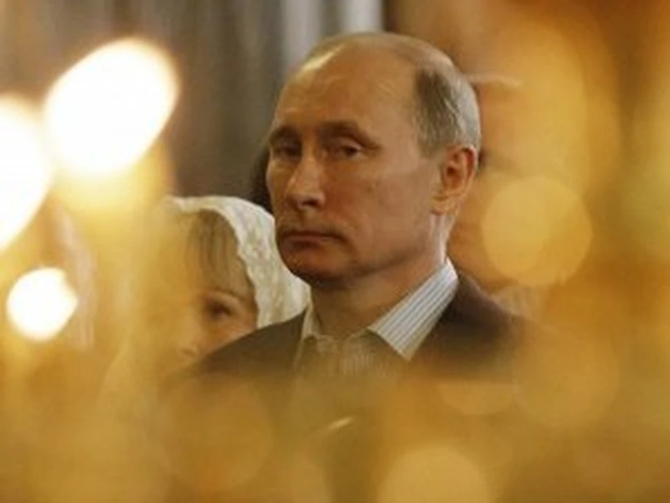 Премьер-министр РФ Владимир Путин прибыл на рождественское богослужение в Спасо-Преображенском соборе