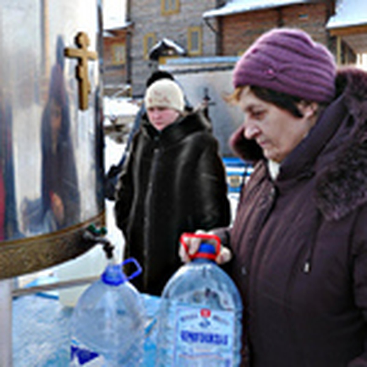 Сегодня в полночь вся вода в Петербурге станет святой. Даже из под крана -  KP.RU