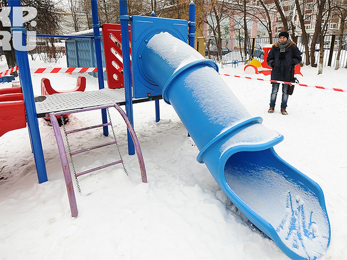 В гибели 3-летней Ани виновата конструкция горки-трубы - KP.RU