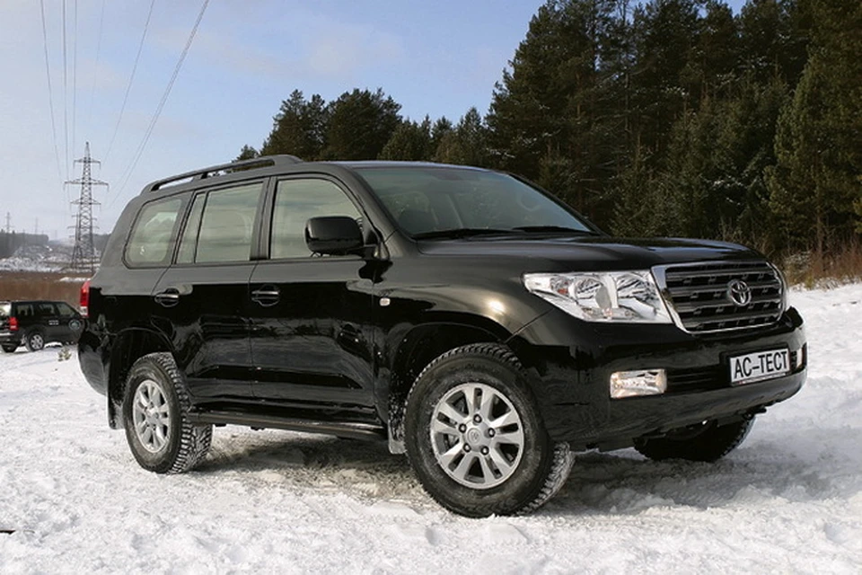 Минимальная цена "Toyota Land Cruiser", заказанной ФСБ для Новосибирска - больше 3 миллионов рублей.
