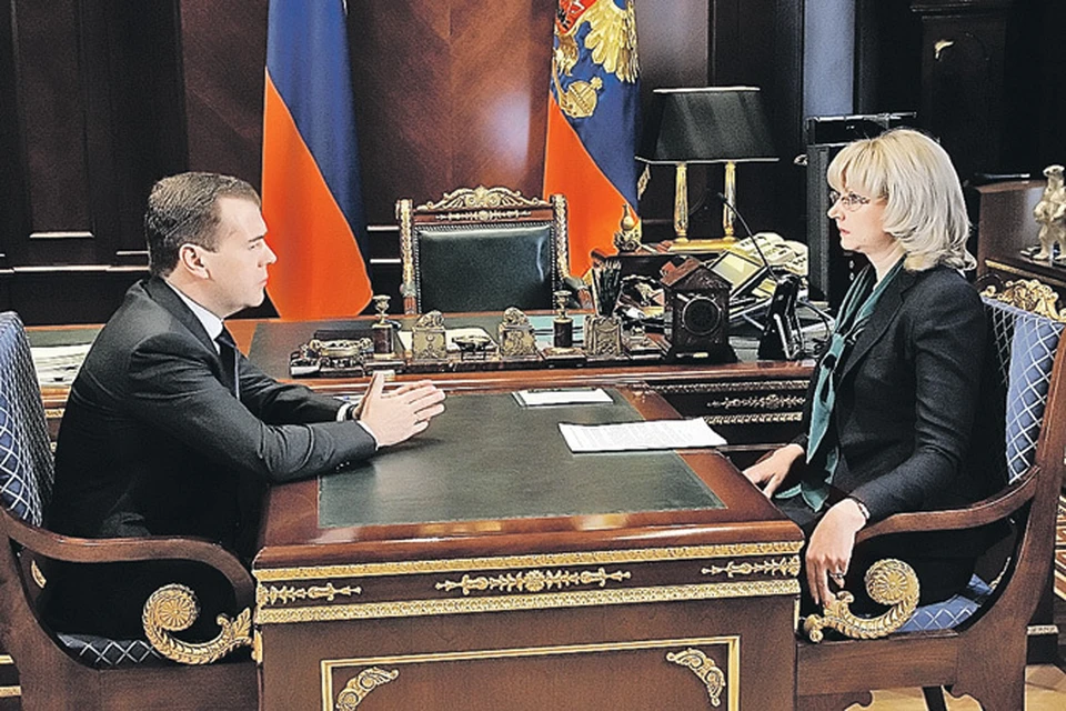Министр Татьяна Голикова доложила президенту, что 12 выживших в авиакатастрофе находятся в тяжелом состоянии. Несколько из них - в крайне тяжелом.