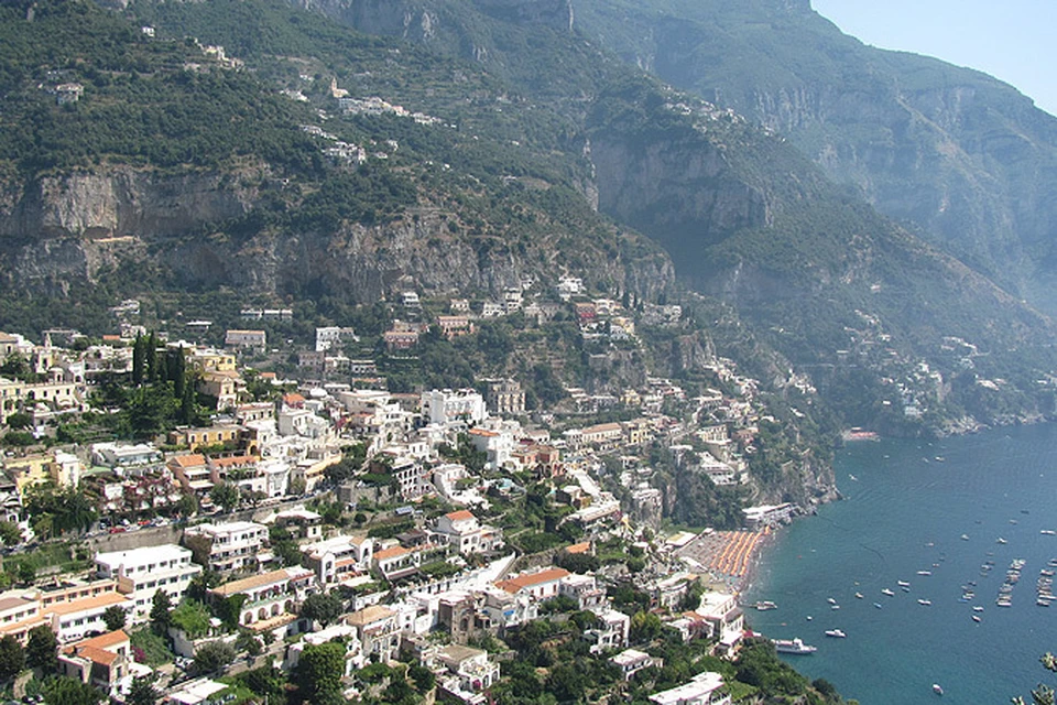 Как волгоградские депутаты день рождения губернатора отмечали.