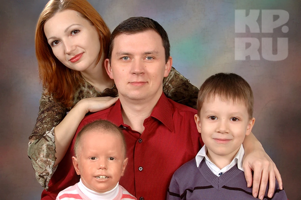 Стойкостью молодых родителей и их дочки можно только восхищаться.