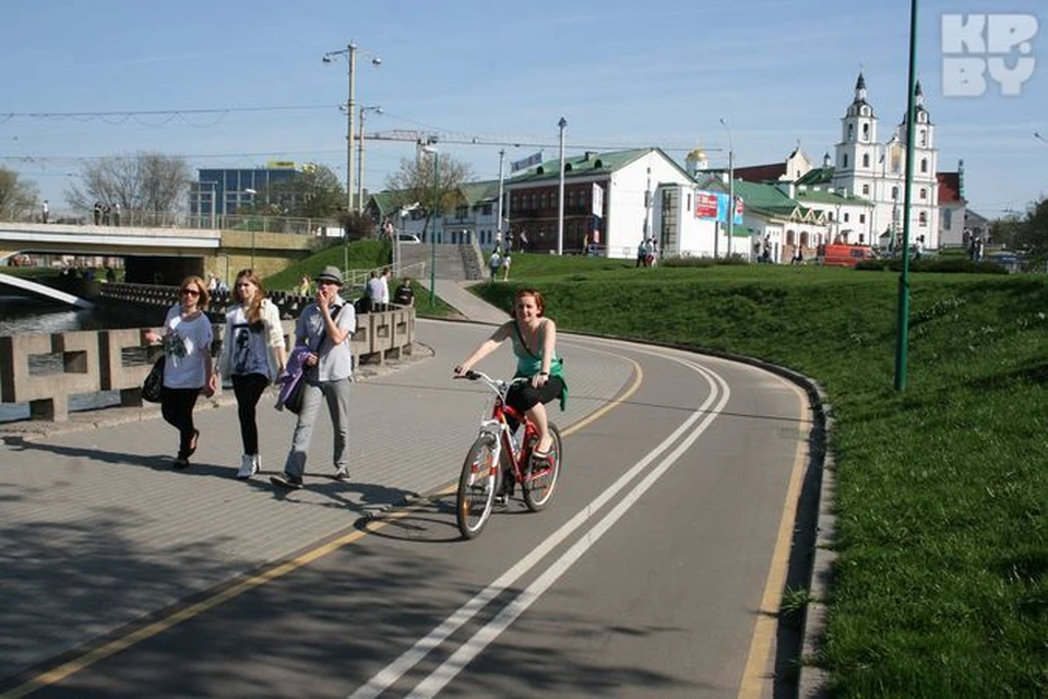 Наши пешеходы уже привыкли к тому, что по велодорожке ходить не надо.