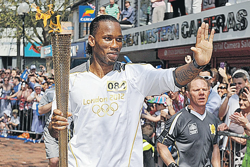 Пока Дрогба вместо футбола носит олимпийский факел.
