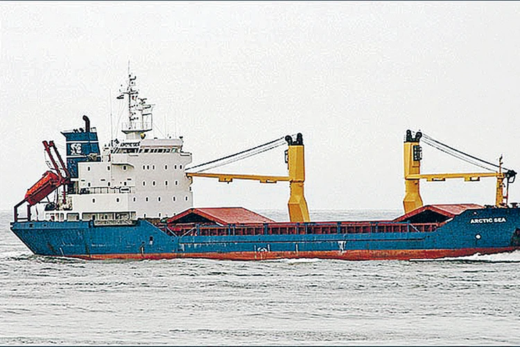 Три года после угона Arctic Sea: Сухогруз уплыл в Канаду, а заказчика прячет Эстония