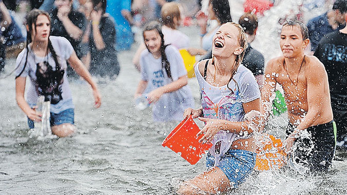 На ВВЦ отгремела водная битва - KP.RU