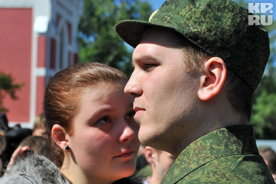 В откликах на мою заметку о грядущем осеннем призыве на военную службу я нашел фразу читателя, которая будто высоковольтным током ударила меня: «Пусть в армии служат патриоты и любители Родины».