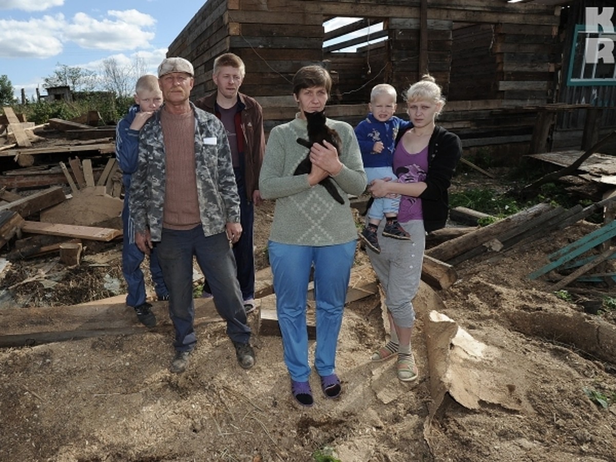 Большой дружной семье из Пермского края, у которой во время урагана снесло  дом, нужен миллион рублей на новое жилье - KP.RU