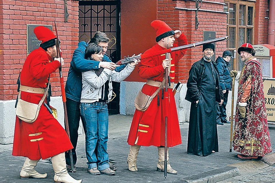Играть в русские сказки  туристам нравится. Главное - не заигрываться.
