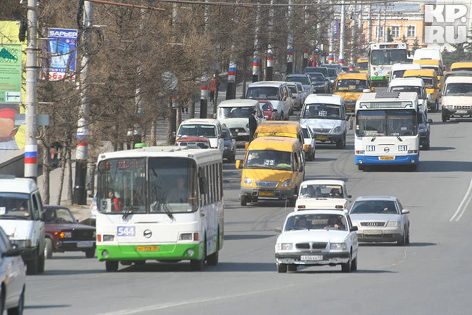 По мнению руководителей города, "газелисты" в борьбе за клиента агрессивно водят, что приводит к многочисленным авариям