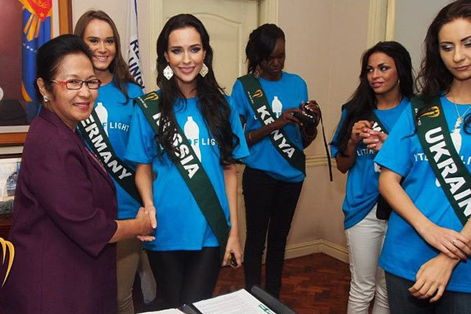 Девушки на конкурсе "Мисс-Земля" прежде всего обнажают проблемы своих государств.