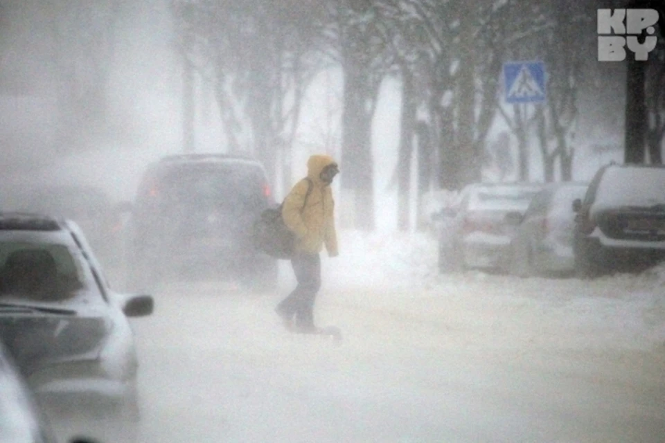 До 19 декабря в Минске ввели режим повышенной готовности. И все из-за снега, мороза и ветра.