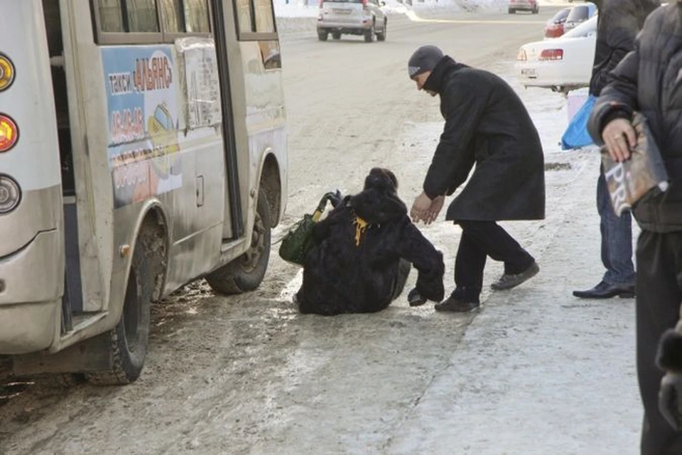 В гололед от падения никто не застрахован