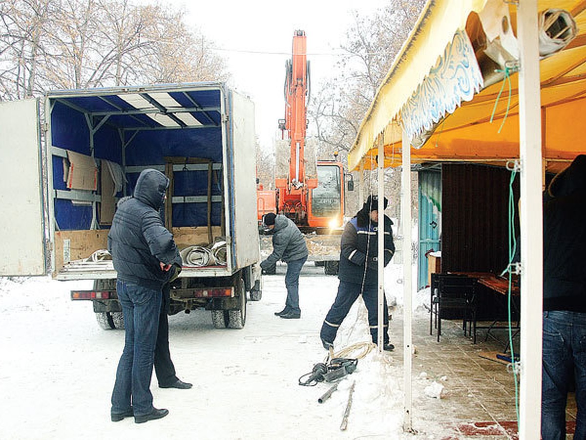 Городские власти убрали с набережной незаконный пристрой - KP.RU