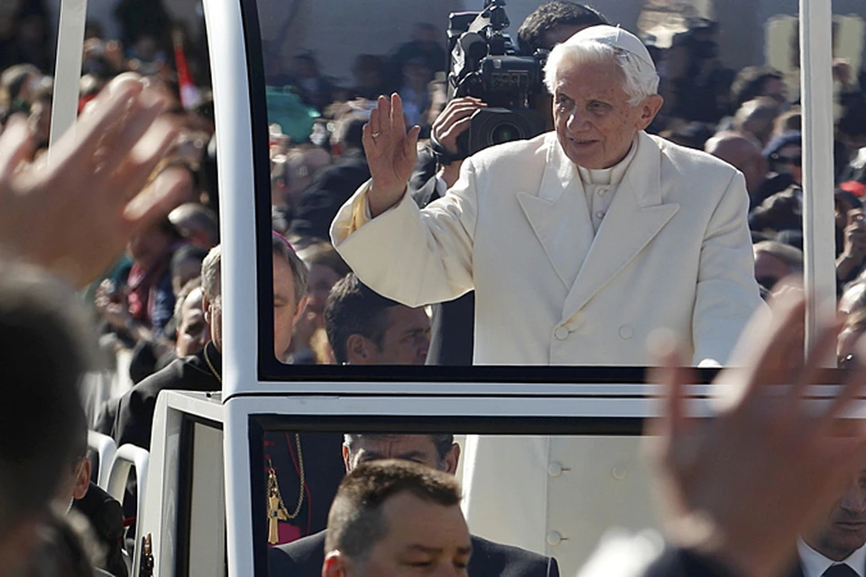 Появилось немало предположений о причинах внезапной отставки Папы