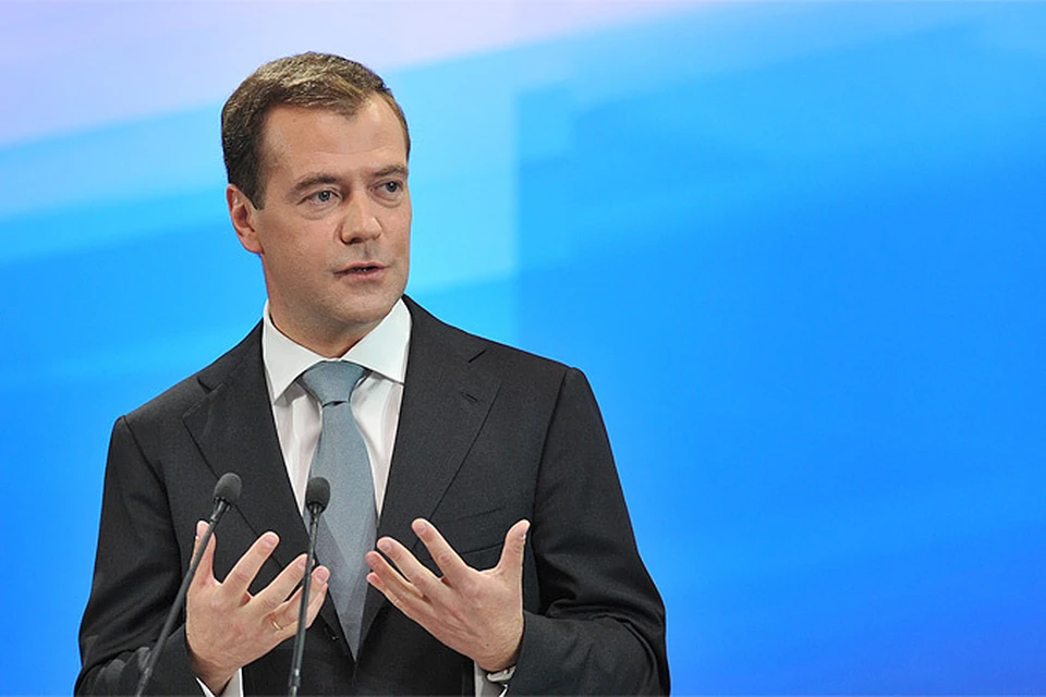 Медведев предложил перевести общественный транспорт на газ