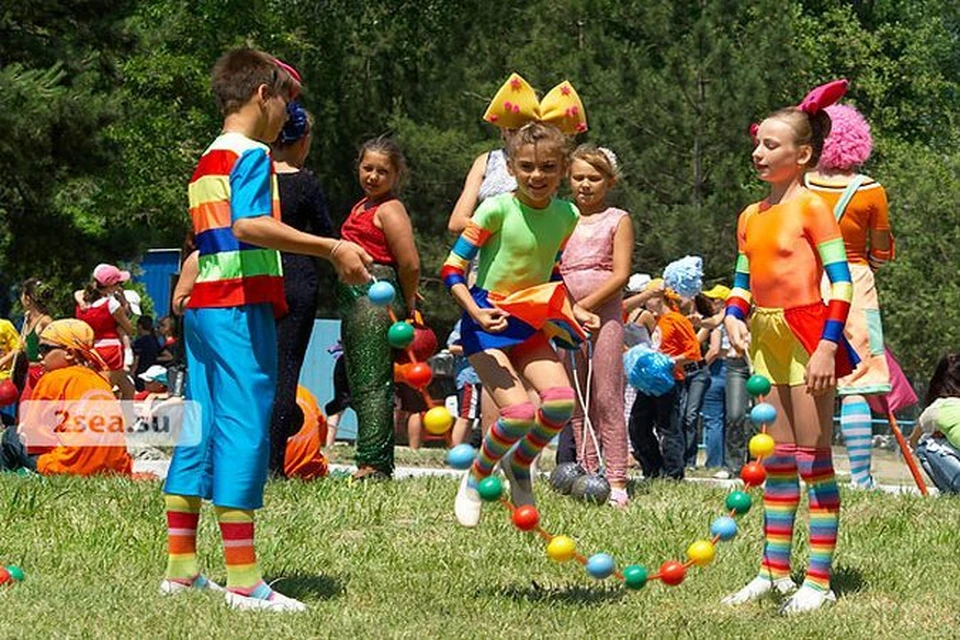 Развлечения в лагере. Летние развлечения. Дети в лагере. Летние развлечения для детей. Детский летний лагерь.