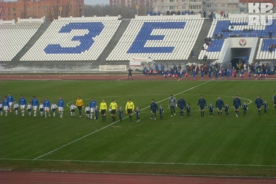 18 апреля на Центральный республиканский стадион в Ижевске после четырех месяцев перерыва вернулась команда ФК «Зенит-Ижевск»