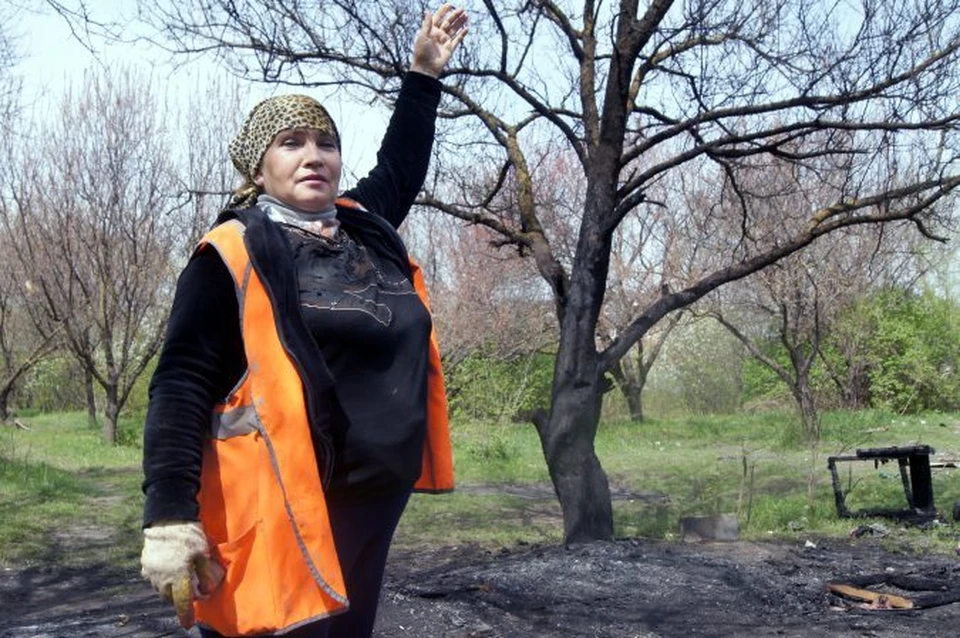 Мама толстушка работала дворничихой знаки препинания. Дворничиха петровна липецк. Упражнения по синтаксису. Тетка со шваброй. Дворничиха ссср.
