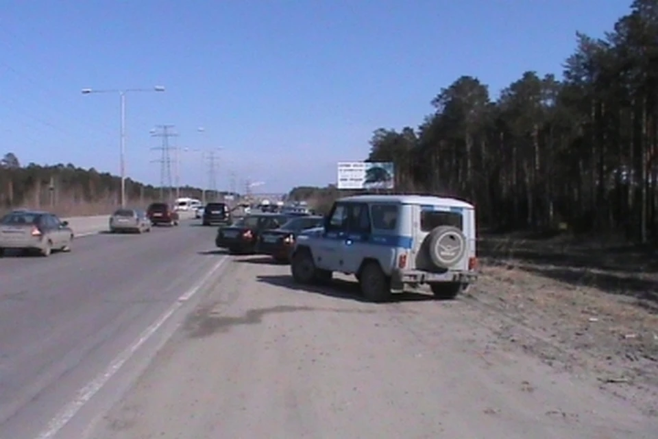 Полиция совместно с бойцами ОМОН остановила автоколонну, двигавшуюся в Сургут со стороны Нижневартовска