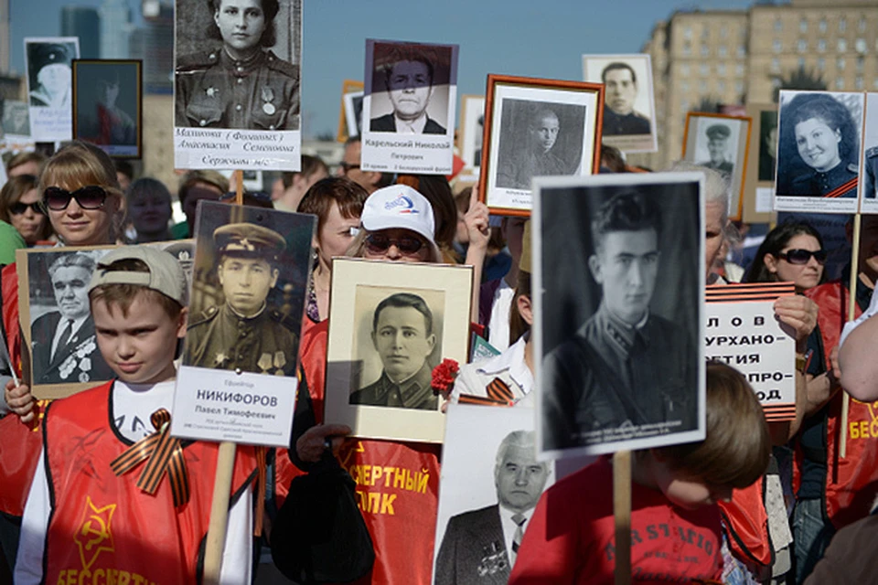 Участники акции "Бессмертный полк" в Москве