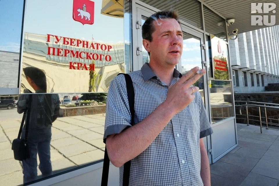 На крыльце у губернатора Пермского края можно курить не опасаясь, что тебе оторвут руки.