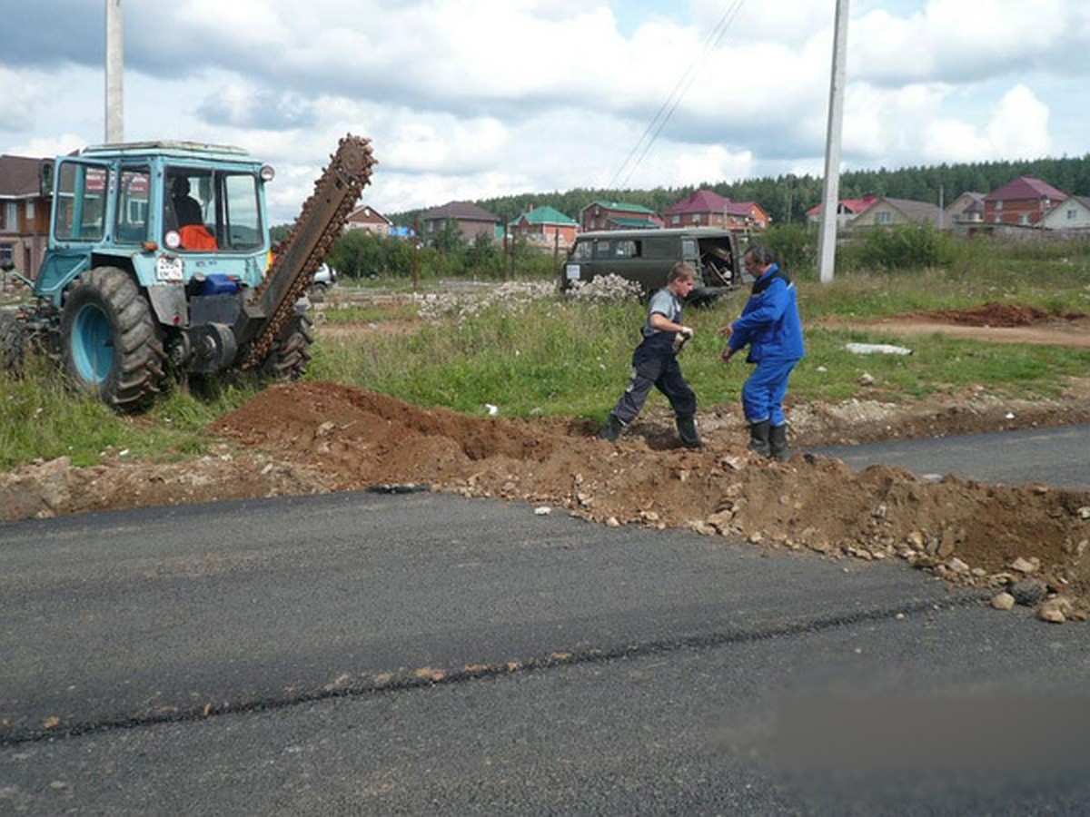 В Челябинской области разрыли свежий асфальт, чтобы уложить провода - KP.RU