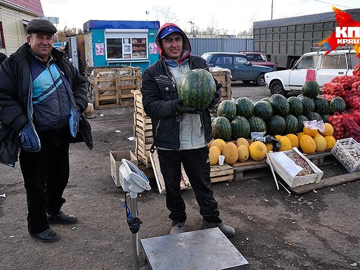 Начальник охраны Черлакской оптовки: «После проверок в столице многие  нелегалы подались в Омск» - KP.RU