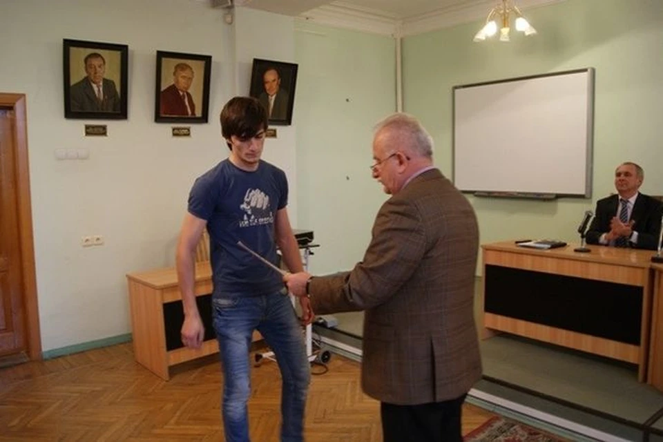 Вручение диплома герою