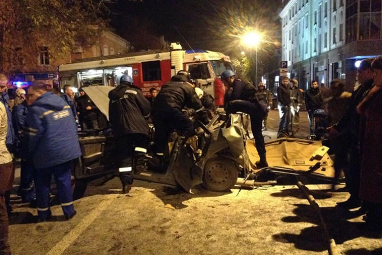 В центре Саратова полицейский устроил ДТП, в котором погибли три человека
